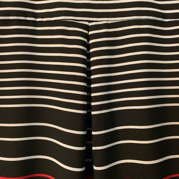 ♦️NY&C striped v-neck 3/4 sleeve top Medium - Picture 7 of 10